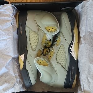 Mens Jordan retro 5 Jade size 11.5